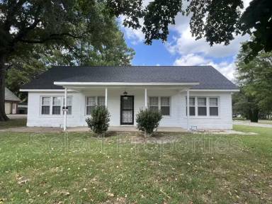 Main picture of 1600 W Nettleton Ave