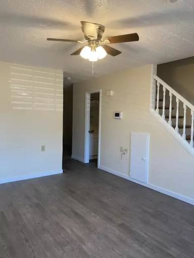 Main picture of 1444 Oakwood Dr
