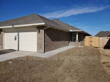Main picture of 755 SW 13th St