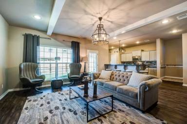 Main picture of 401 Kate Ln