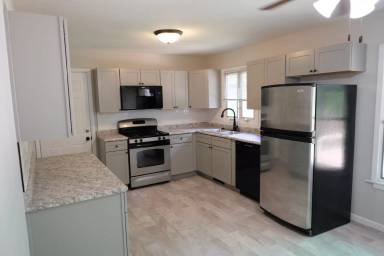 Main picture of 323 Rowe Dr