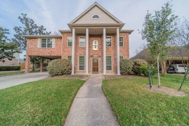 Main picture of 16303 Lakestone Dr