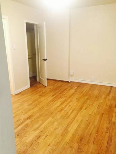 Main picture of 125 W Maple Ave