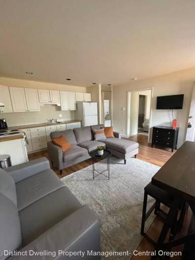 Main picture of 450 NE Seward Ave