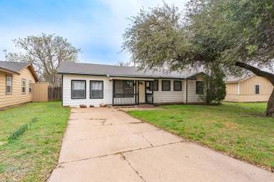 Main picture of 2426 S 40th St