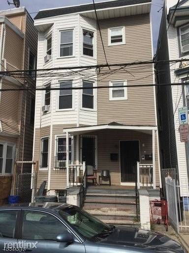 Main picture of 299 S 19th St