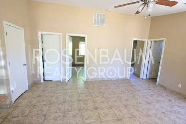 Main picture of 1502 W Palmer Dr