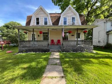 Main picture of 305 Poplar St