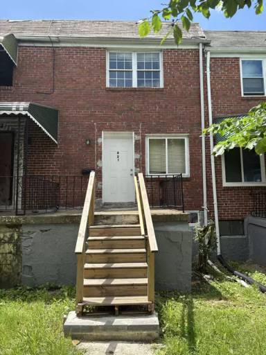 Main picture of 821 Bonaparte Ave