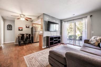 Main picture of 1030 E Quail Vista Ct