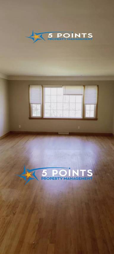 Main picture of 18314 Chagrin Blvd