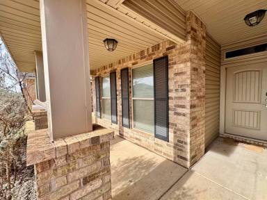 Main picture of 5718 111th St