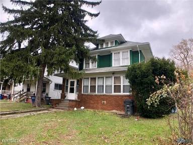 Main picture of 2340 Putnam St