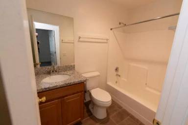 Main picture of 2842 Dixie St
