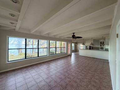 Main picture of 5976 Seville Dr