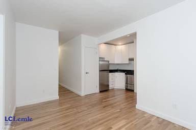 Main picture of 141 E 26th St