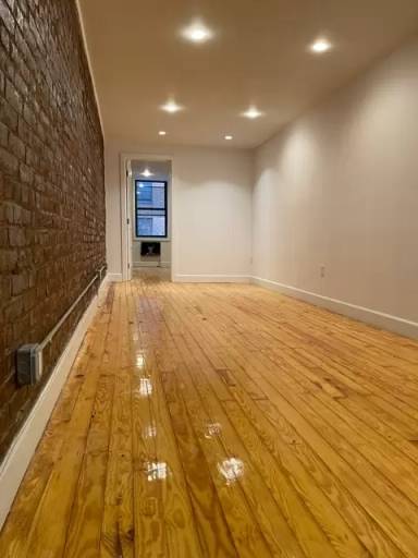 Main picture of 15 Stanton St