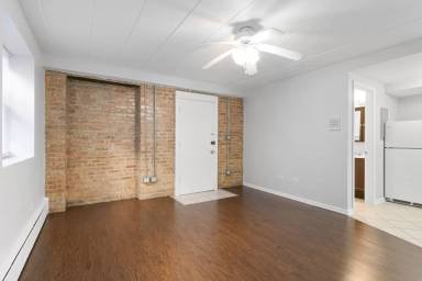 Main picture of 6120 N Kenmore Ave