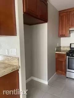 Main picture of Lakeview Apartments