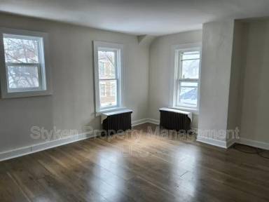 Main picture of 169 S 3rd Ave