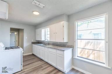 Main picture of 850 Sunset Dr