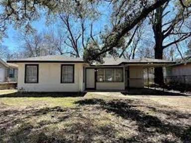 Main picture of 209 E Jordan St