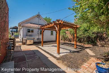 Main picture of 3904 Jason St