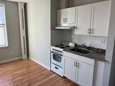 Main picture of 215 E Broadway