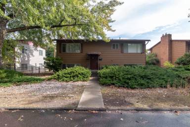 Main picture of 215 W 5th St