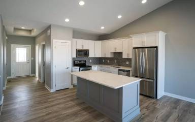 Main picture of 645 SE Tallgrass Ln