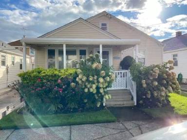 Main picture of 32 N Delavan Ave