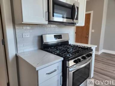 Main picture of 3937 N Janssen Ave