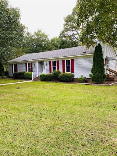 Main picture of 2411 Bluebird Ln