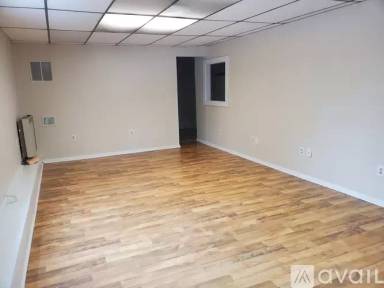 Main picture of 10 Glove St