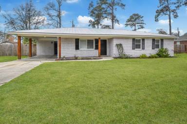 Main picture of 1015 Reita St