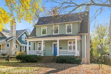 Main picture of 215 Manor Cir