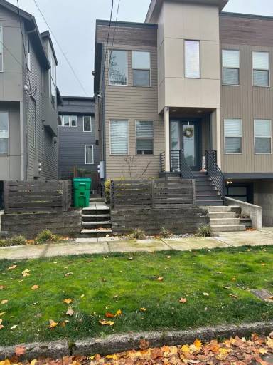 Main picture of 5475 N Bowdoin St