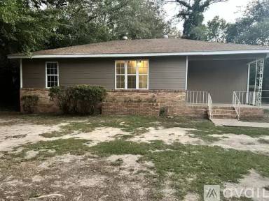 Main picture of 216 Peachtree Cir