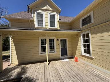 Main picture of 303 Pine St