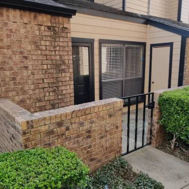 Main picture of 3022 Forest Ln