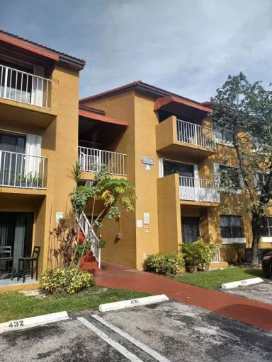 Main picture of 15500 SW 80th St