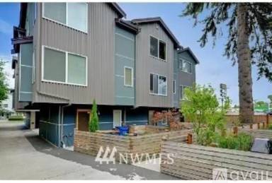 Main picture of 933 N 98th St