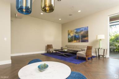 Main picture of 985 SW 37th Ave