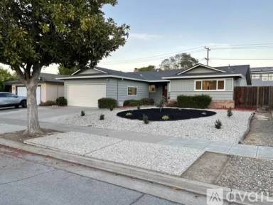 Main picture of 686 Crestmoor Dr