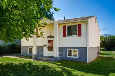 Main picture of 895 Higbee Dr N