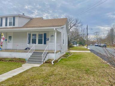 Main picture of 414 Broadview Blvd N