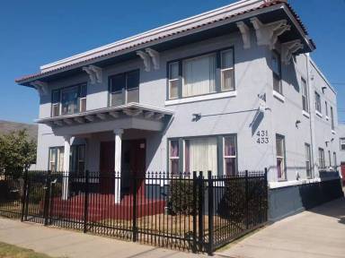 Main picture of 429 E 17th St