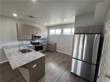 Main picture of 1520 S Razorback Rd