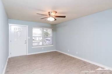 Main picture of 935 S Wood Ave