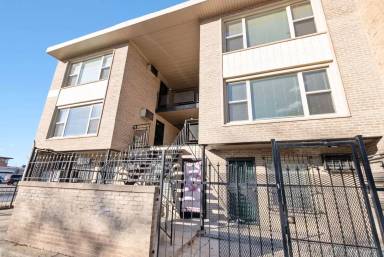 Main picture of 3148 W Marquette Rd